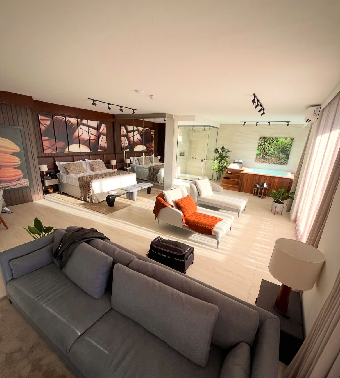 Suíte master panorâmica com hidromassagem
